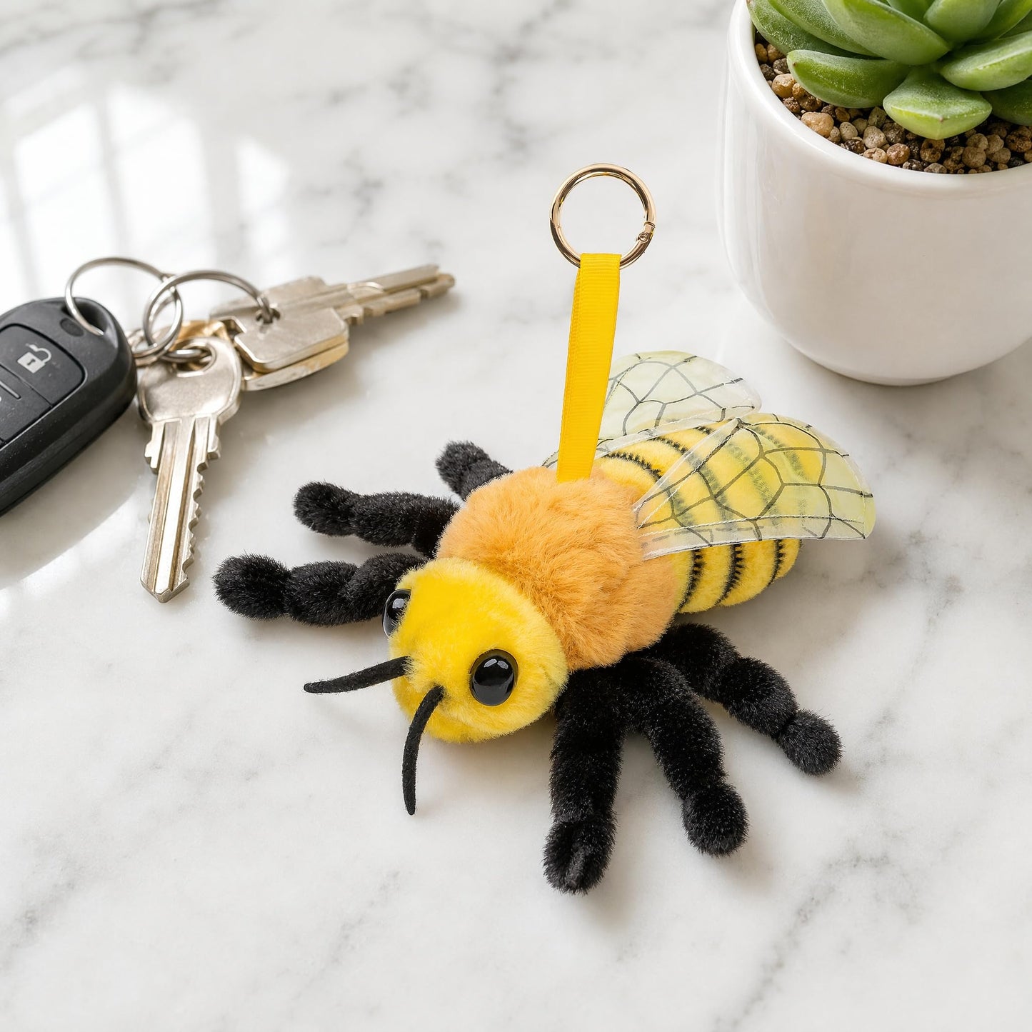 Bee Plush Keychain Toy - Realistic Bee Stuffed Animals Keyring Pendant, Cute Bee Plushie Toys for Backpack Handbag Charms